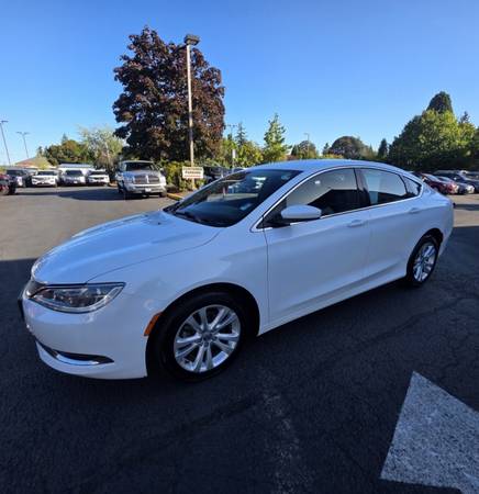 2015 Chrysler 200  Limited Sedan 4d Sedan Dream City 1
