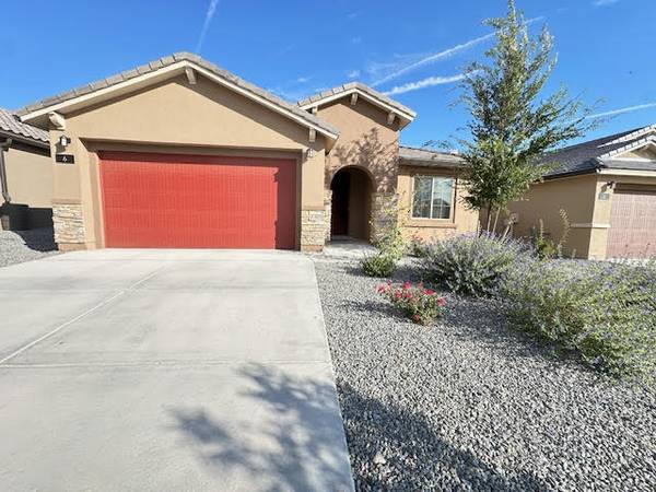 $2,900 Lovely Pulte Colibri home, about 2000 square feet buy or rent (Colibri subdivision)63806092596481120