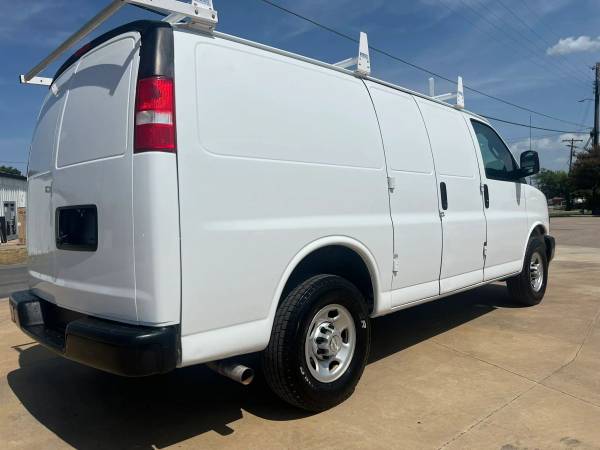 2021 Chevrolet Express 2500 - Photo 4