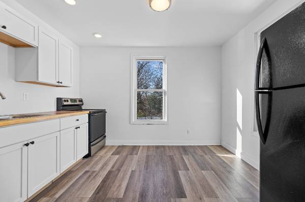 Large Private Second Floor 2 bed 1 bath 1