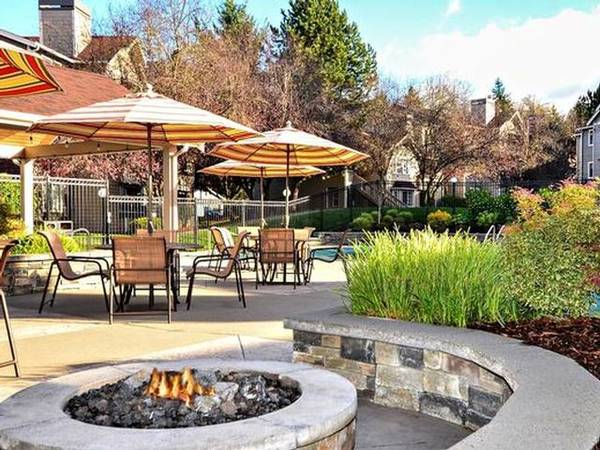 $2,796 / 3br - 1230ft2 - Spacious 3 Bedroom w/ Large Patio! 2 HEATED POOLS! (Mukilteo - Harbour Pointe)63929301702275123
