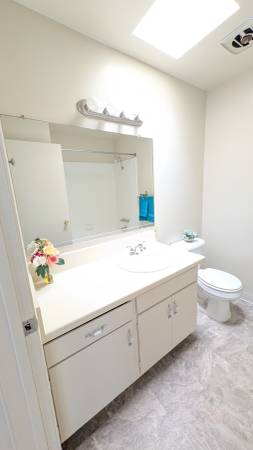 $2,785 / 2br - 875ft2 - New Vinyl Plank Floor, New Carpet, Bright, Airy, Gated Community (alameda)63880134860929124