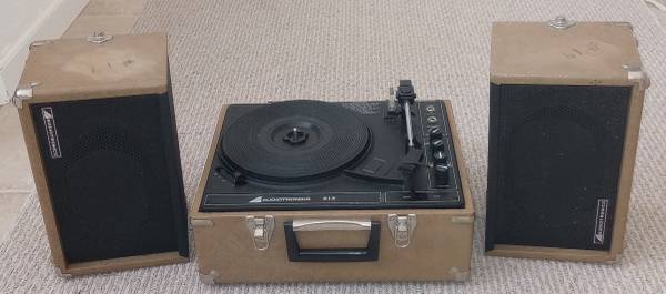Amazing Vintage Audiotronics 612 Portable Record, Amp, Speaker System 1
