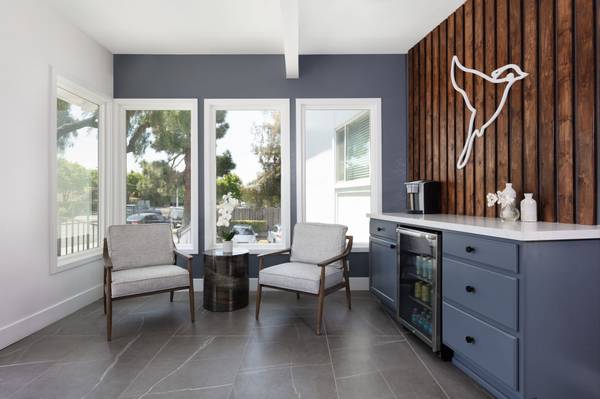 $2,685 / 2br - 806ft2 - Designer backsplash, Covered parking, Central heating (hayward / castro valley)63880135788673124