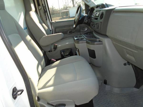 2010 Ford E-350 16 ft - Photo 7
