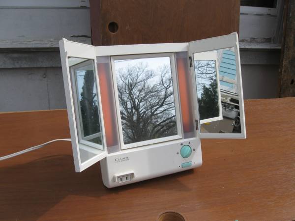 Makeup tri- fold double illuminated mirror 1