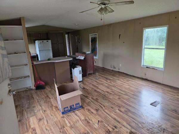 Large Three bedroom two bath mobile home trailer 1