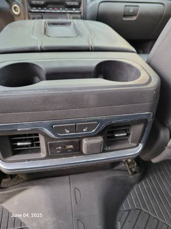2020 Silverado 1500 LTZ 4x4 Crew Cab - $39,900 (Cedar Rapids)63618890981891124