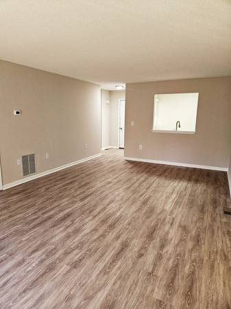 $2,245 / 2br - 1050ft2 - Central Air Conditioning, Clubhouse, Pet Stations (1 Old Canal Way, Simsbury, CT)63989075830531123