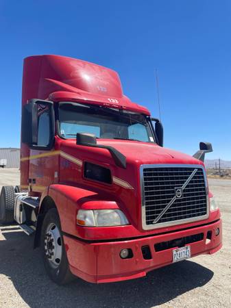 2009 & 2014 VOLVO VNM DAY CAB - $10,999 (Hesperia)63618177714051121