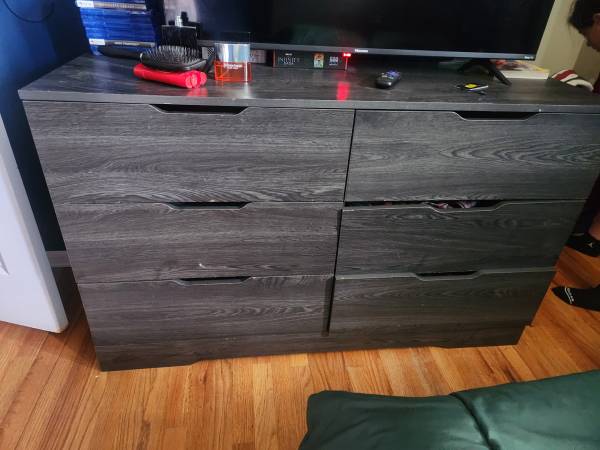 dresser 1