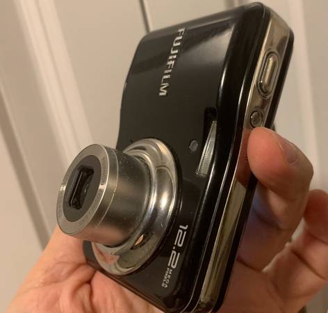 Fujifilm FinePix 12.2MP Digital Camera 1