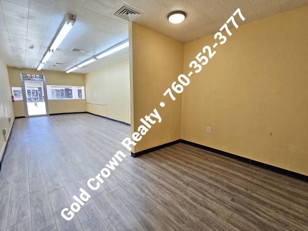 Spacious Storefront on Main Available NOW! 1