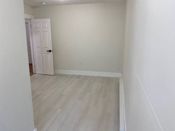 $3,200 / 3br - 1250ft2 - Renovated 3bd, 1bath Apartment in Dedham (Dedham)63655351148545124