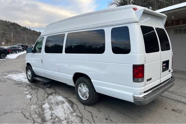 2002 Ford Econoline accesible para discapacitados - $19,995 (Montpelier, VT)63622639642625123