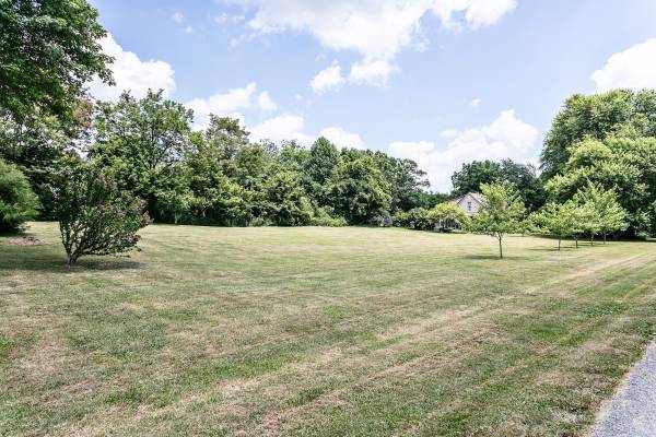$1 Confort moderno encuentra encanto campestre: 2 acres, actualizaciones elegantes, privacidad63470402105859121