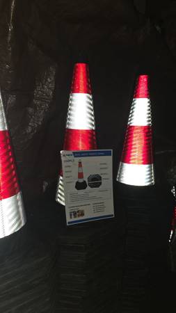 REFLECTIVE SAFETY CONES 1