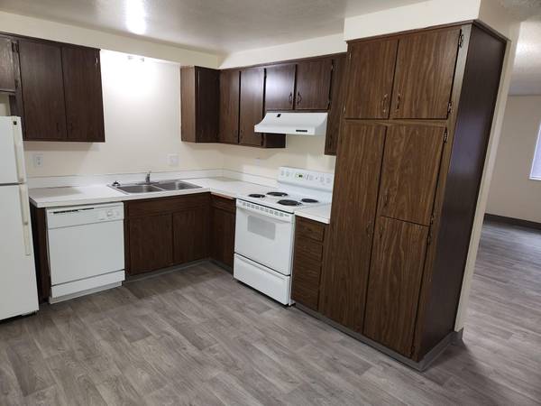 $1,499 / 2br - 880ft2 - Ground Floor 2BR! Reduced Rent and Pet Friendly Too! Tour Now! (Gateway)63977276719619124