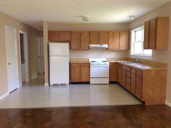 $950 / 1br - 575ft2 - Basement apartment in downtown Mars Hill,only 25 mins to Asheville (Mars Hill)64029209789825122