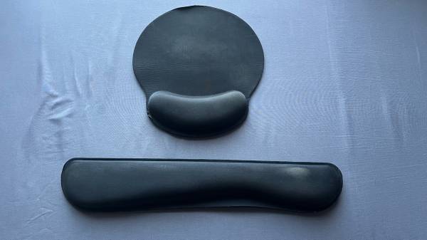 KEYBOARD MEMORY FOAM WRIST REST AND MOUSE PAD WRIST REST SET 1
