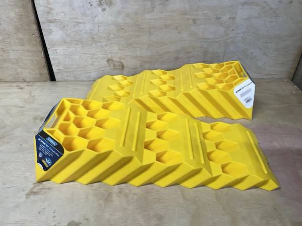 CAMCO RV LEVELING RAMPS X 4 1