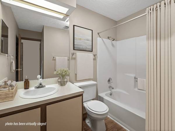$1,281 / 2br - 1100ft2 - Package Receiving, Large Closets, High Speed Internet (McMillen Woods)63615786449027121