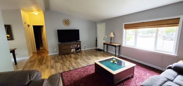 $200,000 / 3br - 1352ft2 - Beautiful 3 Bedroom, 2 Bath, Golden West in Park (Milwaukie)63820848787201123