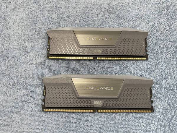 Corsair Vengeance 32 GB (2 x 16 GB) DDR5 6000 CL30 XMP 3.0 AMD EXPO Memoria - $70 (Falls Church)63471266303235124