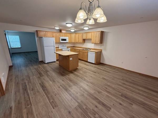 $2,150 / 2br - 1150ft2 - SPACIOUS 2 BED, 1.5 BATH APARTMENT FOR RENT IN EVERETT W EASY COMMUTE (Everett, Seattle, Mukilteo, Lynnwood)63850755275395121
