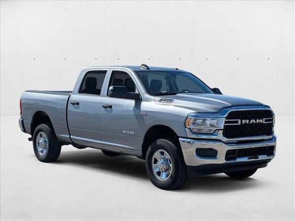 2020 Ram 2500 4x4 4WD Camioneta Dodge Tradesman Cabina Doble - $33,406 (Llame al *(321) 234-0842* para confirmar disponibilidad al instante)63470426994691122