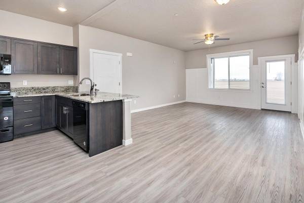 $1,540 / 2br - 1034ft2 - 24 Hour Fitness Center, Sparkling Pool, Year-Round Hot Tub (Nampa)63981533584386123
