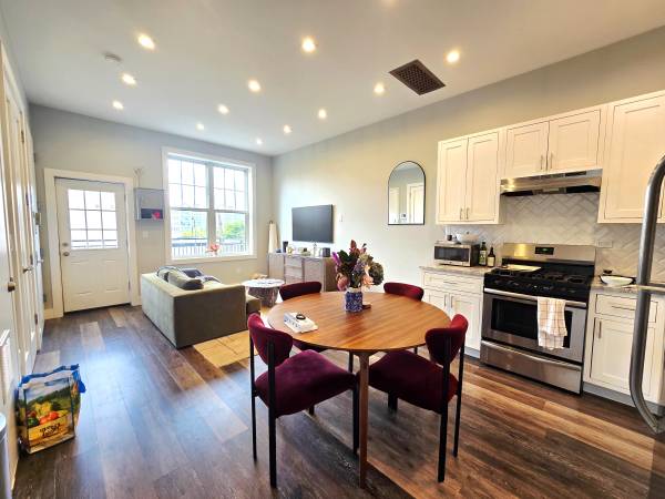 $3,795 / 2br - 2BR Apt with Washer Dryer Private Deck Sunset Park Industry City Slope (Sunset Park)63874741643011122