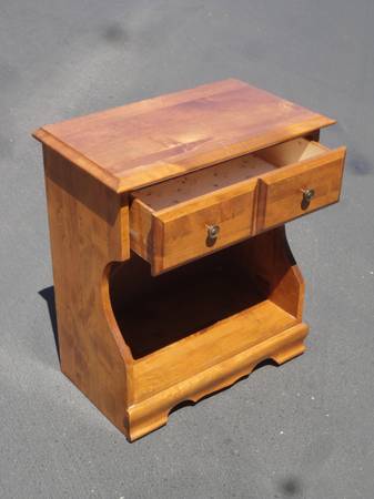 antiguo - arce macizo - mesa auxiliar - $65 (MODESTO)63470291106177121