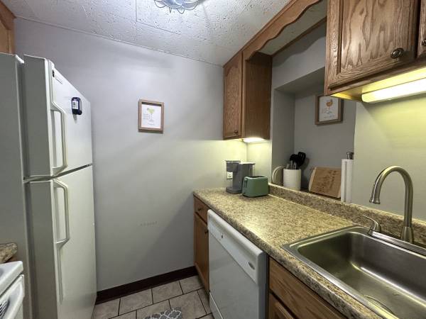 $1,500 / 1br - 560ft2 - **Winter Rental Available in Cedar Lodge Complex**  Nov-May (Laconia)63931659149570124