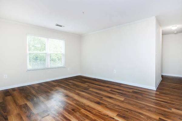 $2,301 / 2br - 1001ft2 - 2/bd 2/ba, Beautiful Landscaping, Washer and Dryer in Home (20300 River Ridge Terrace, Ashburn, VA)63856988345089121