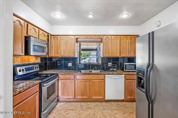 $1950.00 / 3br - 1536ft2 - Comfortable 3BR/2BA Home with Garage – Jacksonville, FL64005270860803121