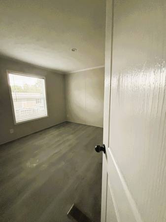 $79,900 / 2br - 832ft2 - Beautiful 2 Bedroom Home with Open Floor Plan and Modern Comforts (Kalamazoo)64151606670978124