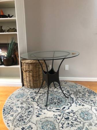Dinning table with glass too 1