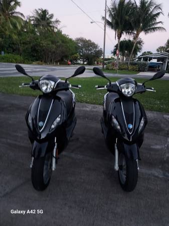 Vespa Piaggio Fly 50 49cc 2of them 1