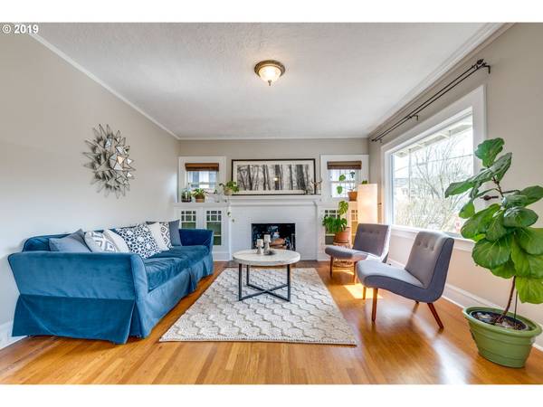 $3,595 / 3br - 1708ft2 - Inviting Home with Modern Appliances & Spacious Backyard Retreat (Portland)63672654377473121