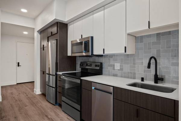 $2,725 / 2br - 1086ft2 - Matte Black Fixtures, EV Charging, Walk-In Closets, Mezzanines* (Sehome)63935190627971121