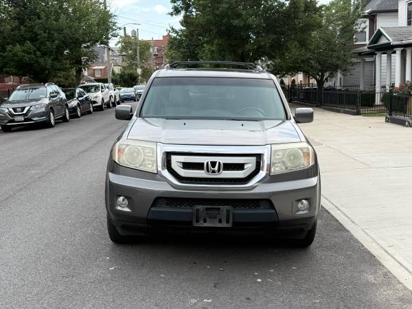 2011 Honda Pilot Touring 8-Passenger Runs Perfect Clean Fully Loaded SUV - $4,500 (Brooklyn)63654719617539121