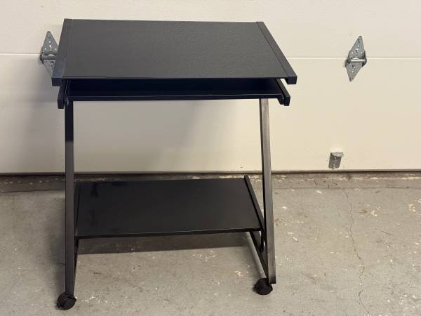 Computer desk 1