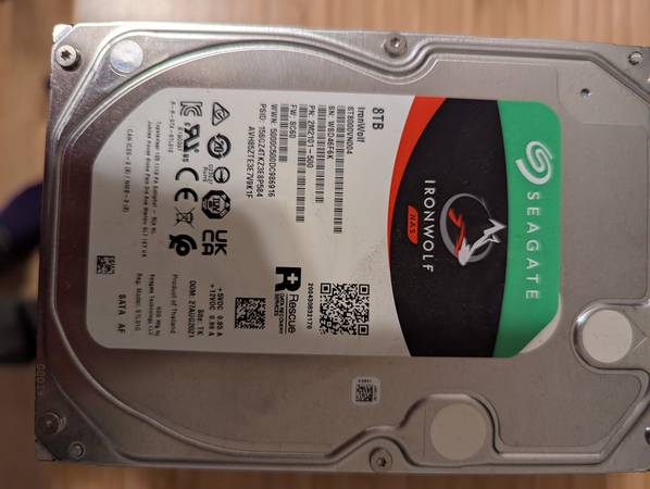 Seagate IronWolf 8TB NAS server hard drive 1