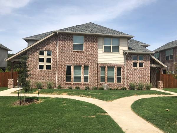 4/3 DUPLEX FOR LEASE 1