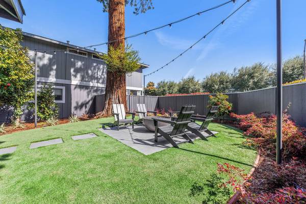 $3,875 / 2br - 1040ft2 - Renovated 2BR Townhome Perfect for You and Your Pets! (campbell)63873333734275124