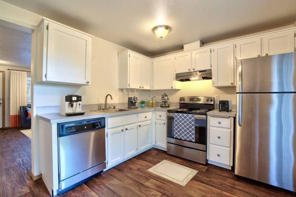 $1,364 / 2br - 725ft2 - Piso estilo madera, Administración en el lugar, Cerca de restaurantes (4290 Addy Street, Washougal, WA)63842023296899121