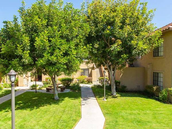 $2,750 / 2br - 1000ft2 - Refrigerator, Additional Storage Units, Covered Parking (La Costa)63701686391171121