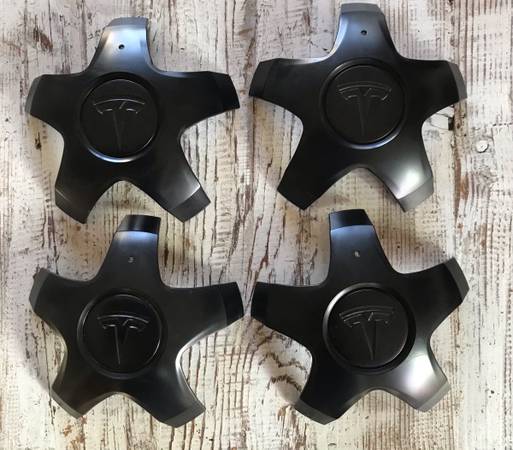 Tesla Model X Cyberstream 20” And Model S Plaid 21” Center Caps 1