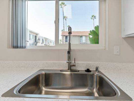 $1,816 / 1br - 687ft2 - Pisos de alfombra, Transporte público, Ventilador de techo, Acceso a autopista (El Cajon)63657343139715121
